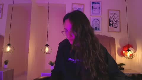 hanabie_ online show from April 17, 2026, 3:20 am