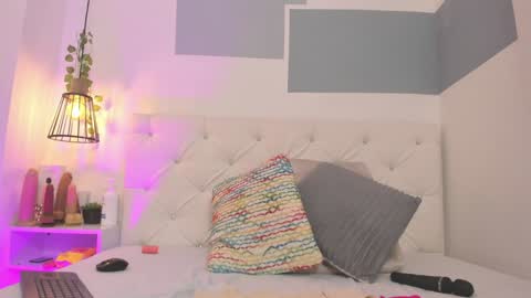 hanah_gray online show from January 24, 2025, 11:15 am