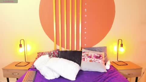 HANAH  online show from February 26, 2025, 5:39 pm