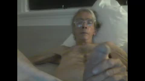 handshappyfu1 online show from December 16, 2024, 2:38 pm