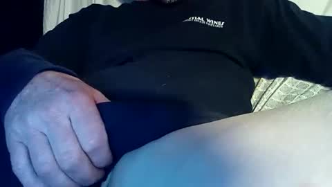 handsumload_11 online show from November 18, 2025, 8:52 am