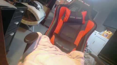 Snapshot of handyman5303 chatting on January 1, 2025, 3:46 pm Handystudman online show from January 1, 2025, 3:46 pm