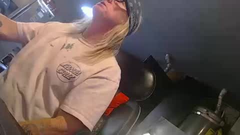 handystud33 online show from October 13, 2025, 3:17 am