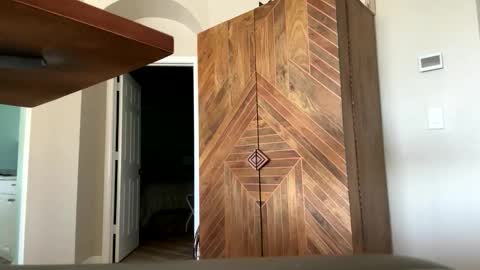 hangit0ut online show from November 8, 2025, 1:33 pm