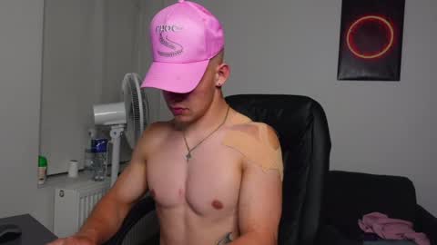Snapshot of hank_malone chatting on June 9, 2026, 8:09 pm HANK MALONE online show from June 9, 2026, 8:09 pm