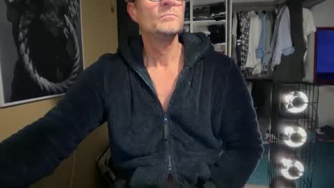 hanky online show from December 25, 2024, 3:28 pm