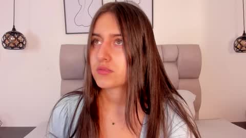 hanna__evans_ online show from November 25, 2025, 12:05 pm