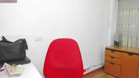 Sara online show from October 13, 2025, 1:33 pm