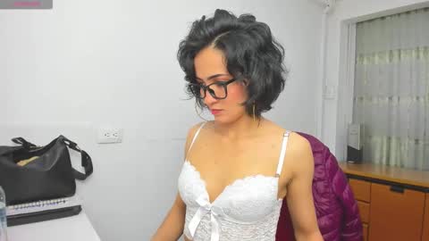 Sara online show from October 22, 2025, 7:13 pm