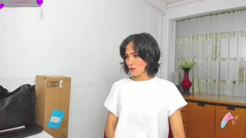 Sara online show from November 16, 2025, 2:22 pm