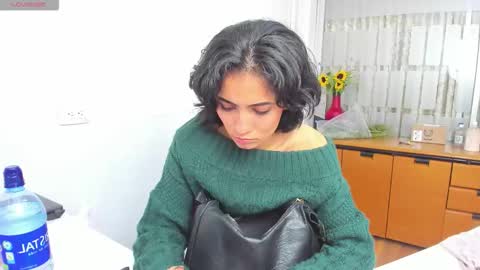 Sara online show from December 4, 2025, 7:55 pm