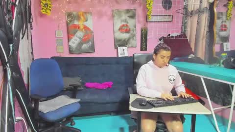 Snapshot of hanna_mature01 chatting on May 27, 2026, 12:02 pm Hanna online show from May 27, 2026, 12:02 pm