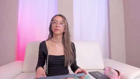Snapshot of hannacarttier_ chatting on June 1, 2026, 12:18 pm Hanna Carttier online show from June 1, 2026, 12:18 pm
