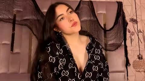 hannacollins_2 online show from October 28, 2025, 12:52 pm