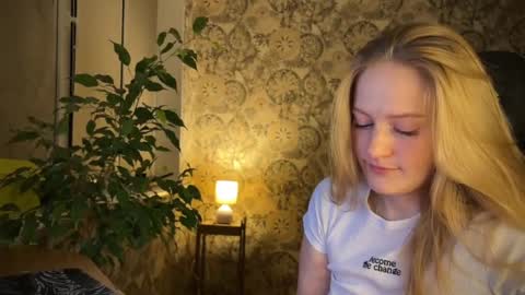 hannah levis  online show from February 24, 2025, 10:36 pm