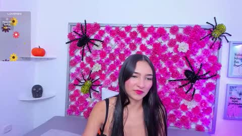 Hannah Miller online show from October 9, 2025, 11:41 am