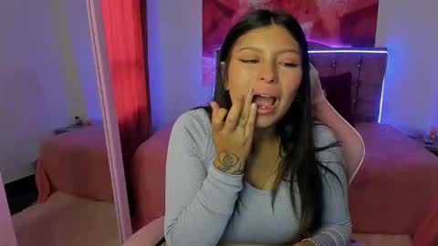 hannah_swet online show from November 12, 2025, 12:05 pm