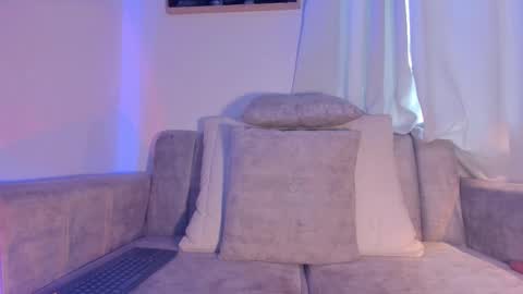 Hannah  online show from November 16, 2025, 9:20 pm