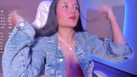 hannahmonttgomery  Help me reach 100 Hands up online show from February 9, 2026, 4:44 pm