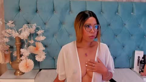 Snapshot of hannnafoxx chatting on December 6, 2024, 10:27 am online show from December 6, 2024, 10:27 am