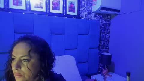Snapshot of hanny_milf_ chatting on October 24, 2025, 11:06 am HANNY online show from October 24, 2025, 11:06 am