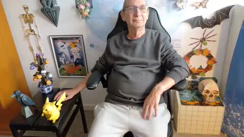 charly online show from October 8, 2025, 9:18 am