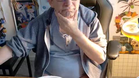 charly online show from October 16, 2025, 10:27 am