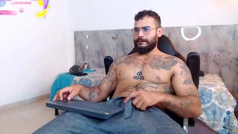 hanz_col online show from November 30, 2025, 11:42 pm