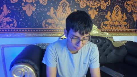 happy_cream_ online show from December 8, 2024, 2:41 pm