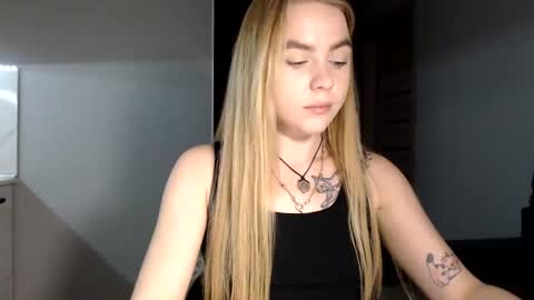 happy_fox_ online show from January 25, 2025, 8:42 pm