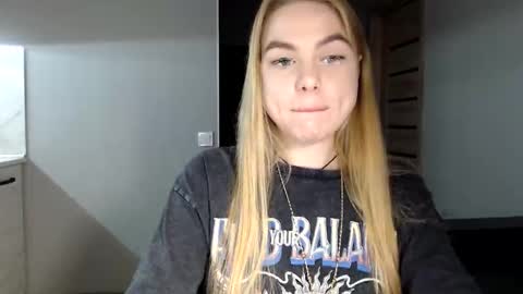 happy_fox_ online show from January 27, 2025, 8:07 pm