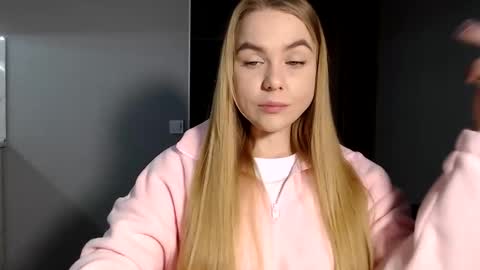 happy_fox_ online show from February 11, 2025, 2:57 pm