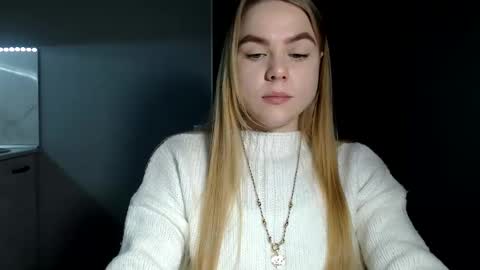 happy_fox_ online show from February 19, 2025, 9:14 pm