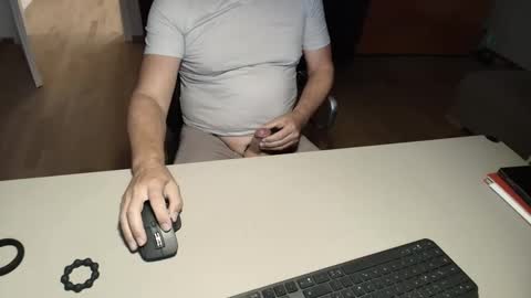 Snapshot of happybugger chatting on September 15, 2025, 5:13 pm Cum for you online show from September 15, 2025, 5:13 pm