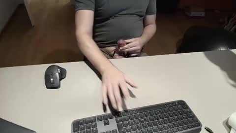 Snapshot of happybugger chatting on November 15, 2025, 8:33 am Cum for you online show from November 15, 2025, 8:33 am