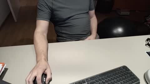 Snapshot of happybugger chatting on November 16, 2025, 5:29 pm Cum for you online show from November 16, 2025, 5:29 pm