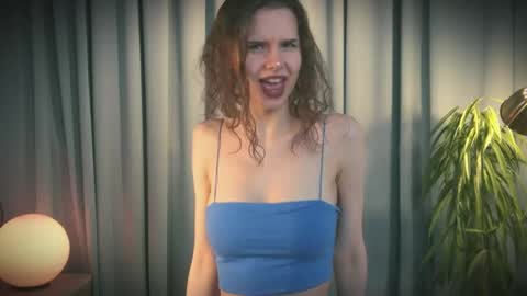 Evy  online show from April 14, 2026, 3:18 pm