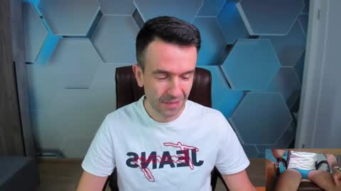 Snapshot of hard_and_juici chatting on April 20, 2026, 7:44 am Steve online show from April 20, 2026, 7:44 am