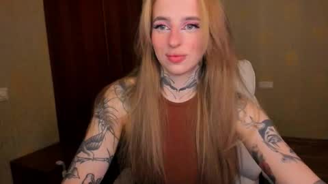 Julia online show from September 30, 2025, 5:12 am