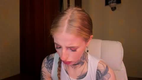 Julia online show from October 17, 2025, 5:32 am