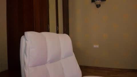 Julia online show from February 7, 2026, 4:38 am