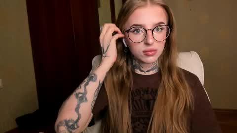 Julia online show from March 3, 2026, 4:51 am