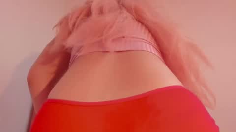 Annie online show from November 6, 2025, 6:47 am