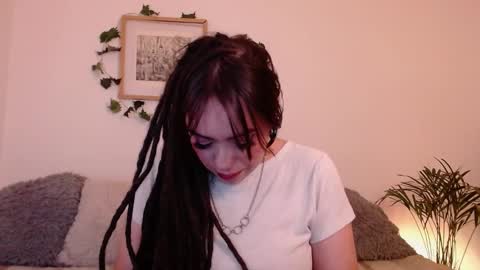 Snapshot of harmonyy01 chatting on January 29, 2025, 2:51 am Harmony Please help me to reach 100 thumbs up online show from January 29, 2025, 2:51 am