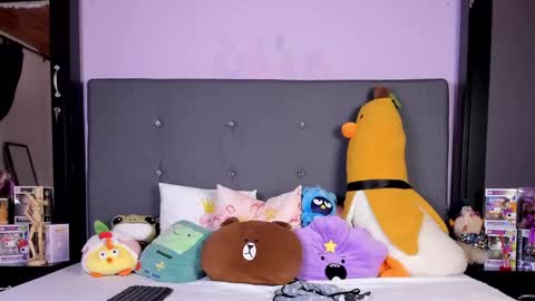 Snapshot of harmonyy_hill chatting on December 11, 2024, 12:33 am Harmony Hill online show from December 11, 2024, 12:33 am