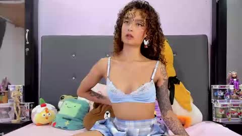 Snapshot of harmonyy_hill chatting on February 20, 2025, 11:32 pm Harmony Hill online show from February 20, 2025, 11:32 pm