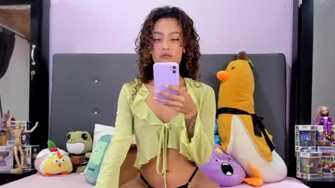 Snapshot of harmonyy_hill chatting on March 8, 2025, 10:45 pm Harmony Hill online show from March 8, 2025, 10:45 pm