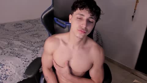 Snapshot of harry_p01 chatting on February 6, 2026, 5:45 am harry_p01 online show from February 6, 2026, 5:45 am