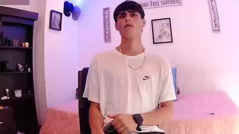 Snapshot of harrythomson1 chatting on September 9, 2025, 5:01 pm harry thomson online show from September 9, 2025, 5:01 pm