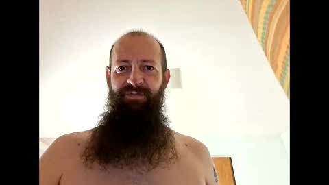 Snapshot of hawktalon007 chatting on November 9, 2025, 6:01 am Robert online show from November 9, 2025, 6:01 am